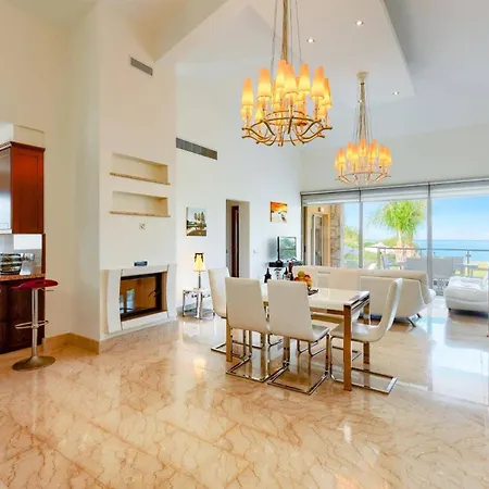 Villa Pandora Limni By *